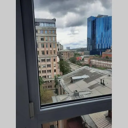 прекрасная комфортная в центре киева рядом с жд вокзалом метро вокзальная и *