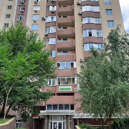 прекрасная комфортная в центре киева рядом с жд вокзалом метро вокзальная и *